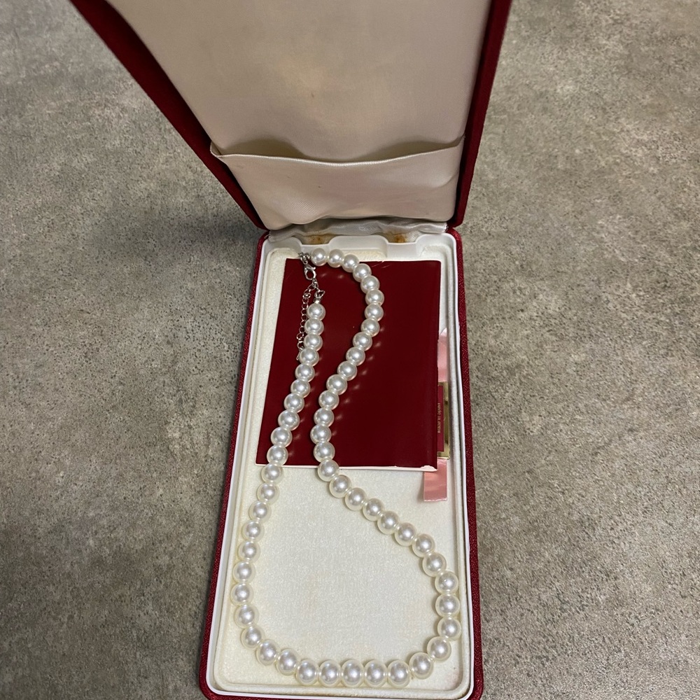 Women’s Pearl Necklace 8mm handmade, 40 cm length. New.